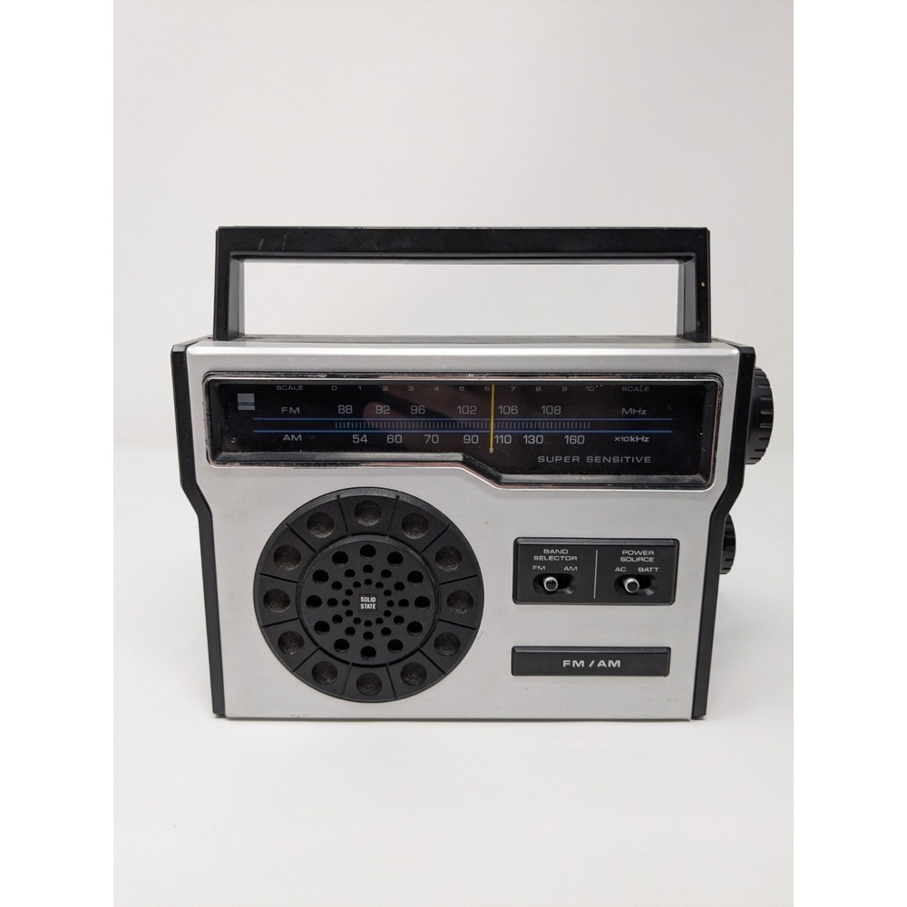 Vintage 1970's Sharp FX-210U Solid State Portable AM FM Radio AC Plug or Battery